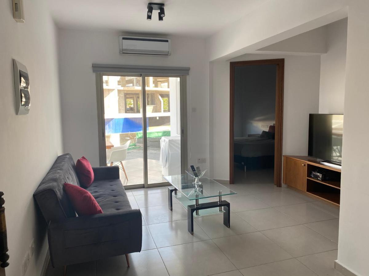 Beachside Apartment In Kato Paphos Lighthouse 81 Luaran gambar