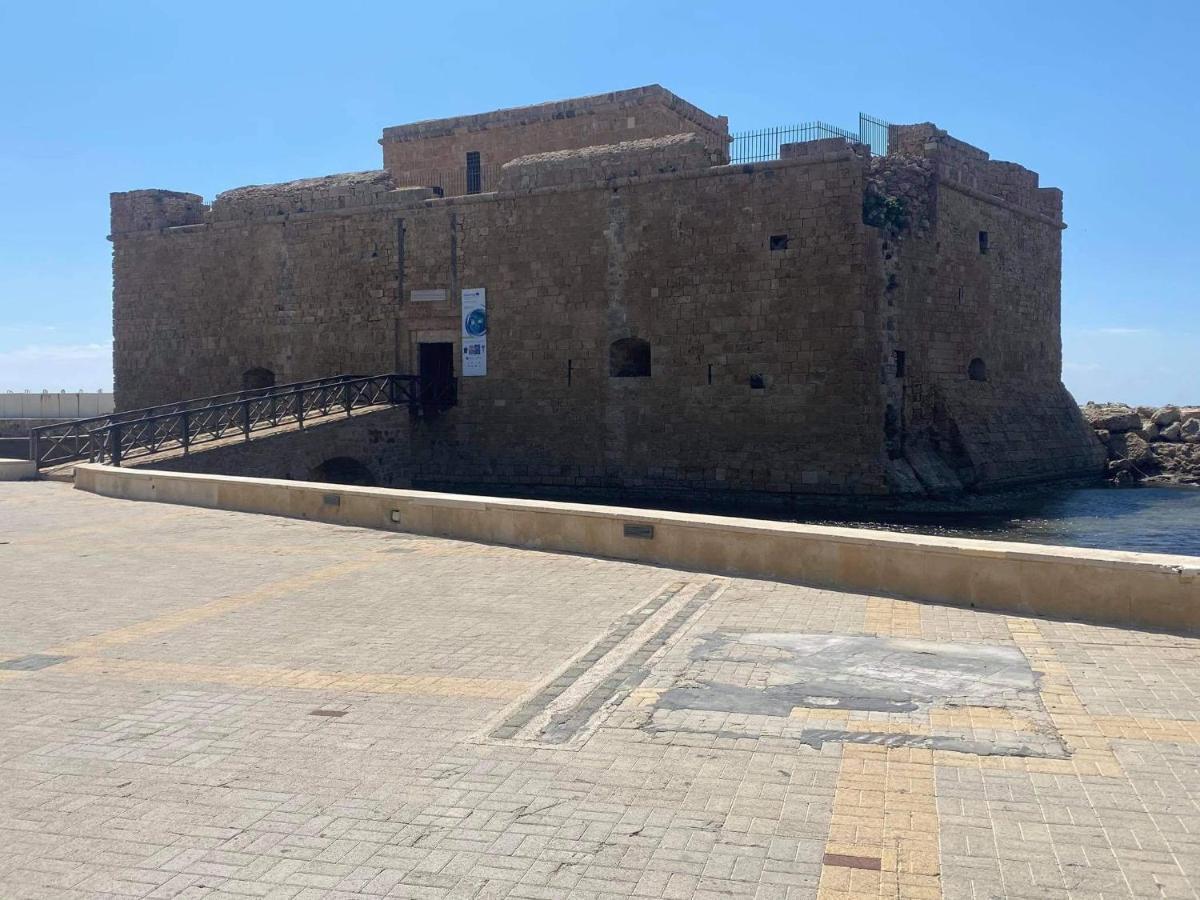Beachside Apartment In Kato Paphos Lighthouse 81 Luaran gambar